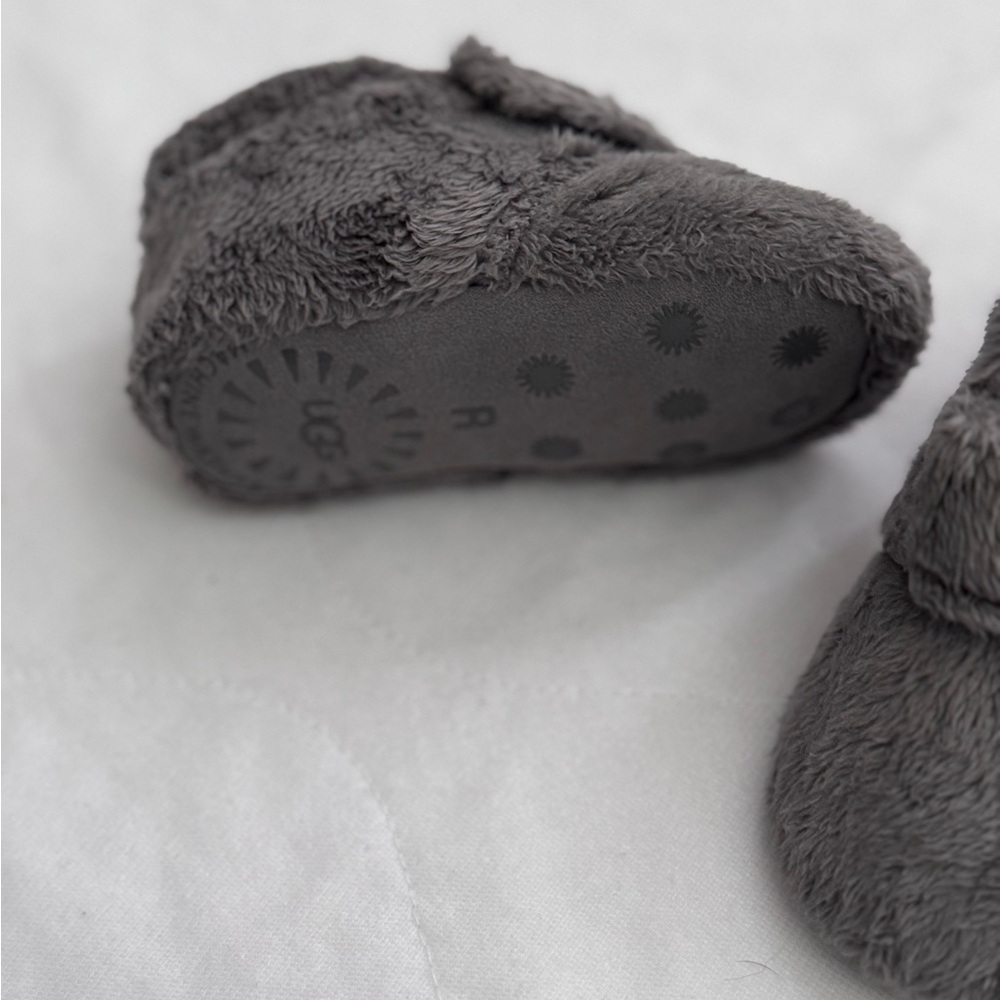 UGG Baby Bixbee Booties Gray Size 2 NWOT - Picture 2 of 4